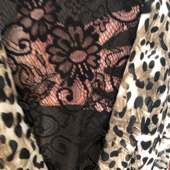 A.Byer size  LG - XL leopard print faux wrap black lace back long sleeve NWT - Picture 3 of 12
